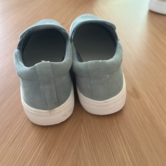 Ladies slip ons - Picture 2 of 3